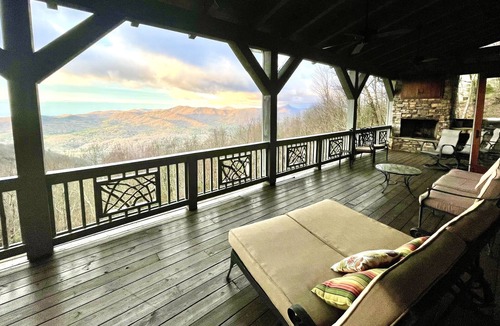 Sapphire House | Wilstone Lodge-Pool&Lake Access-Walk to Waterfalls