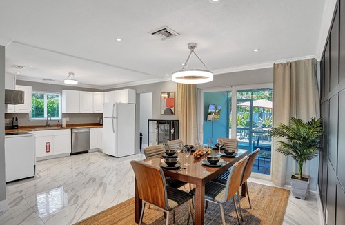 Oakland Park House | Wiltons Garden Getaway. Walk to Wilton Dr. BBQ