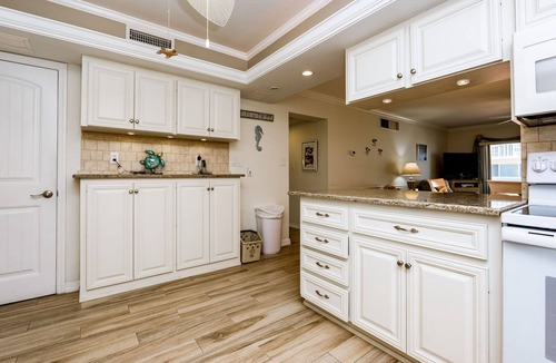 New Smyrna Beach Condo | Win-San A104 stones throw to Flagler Ave!