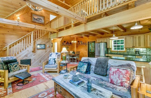 Maggie Valley Cabin | WindFall-Stunning, Pet Friendly, Creekside Cabin
