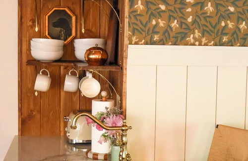 Dahlonega Cabin | Wine Country Luxe 5BR w Views & Hottub, Pet Friendly!