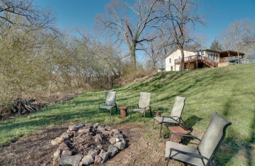 Dahlonega House | Wine Country Retreat w/Fire Pit + Sunroom!