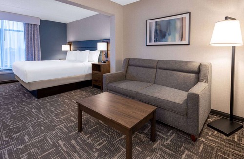 Norma Hotel | Wingate by Wyndham Vineland/Millville