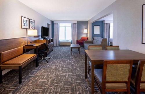 Norma Hotel | Wingate by Wyndham Vineland/Millville