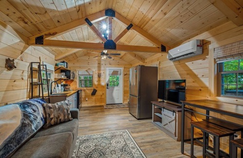 Mentone Cabin | Wolf Den Woodland Cabin | Hot Tub + Modern Charm