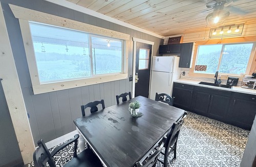 Byrdstown House | Wolf River Ridge on DHL 1 minute from boat ramp! Kayaks & Bikes included