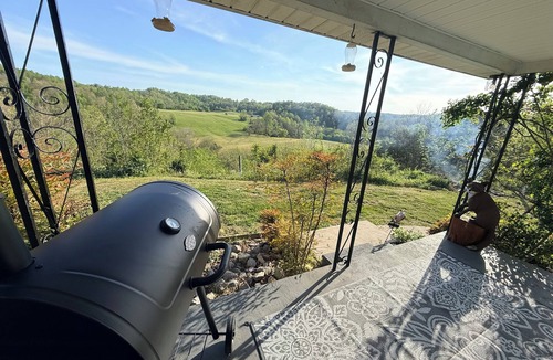 Byrdstown House | Wolf River Ridge on DHL 1 minute from boat ramp! Kayaks & Bikes included