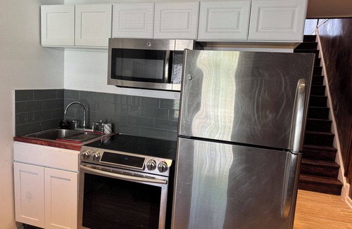 Northwest Philadelphia Apartment | Wonderful 3-bedroom apartment with AC in vibrant Philadelphia