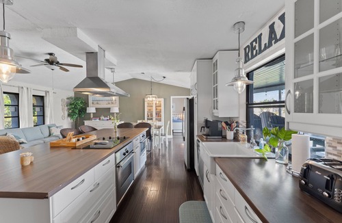 Caloosahatchee House | Wonderful 3-bedroom house with heated pool in Cape Coral