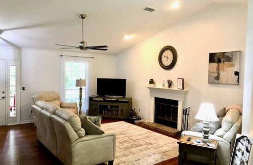 Live Oak House | Wonderful location in Suwannee County's premier neighborhood.