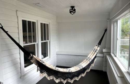 United Central House | Wonderful newly renovated and newly furnished bungalo in St Pete
