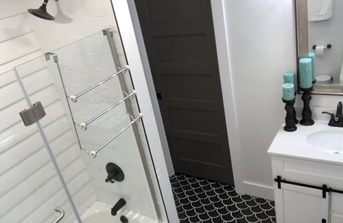 United Central House | Wonderful newly renovated and newly furnished bungalo in St Pete
