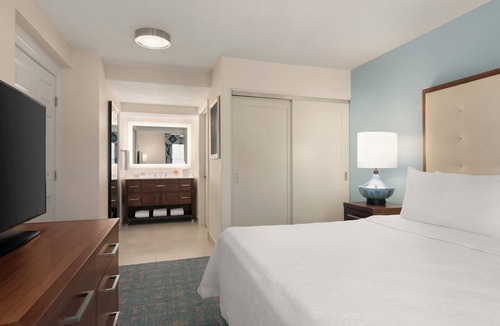 Villas Hotel | Wonderful Vacation Stay! 2 Convenient Units, Pool, Near Lakes Regional Park