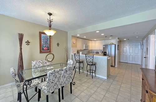Pensacola Beach Condo | Wonderful views of the Gulf from this 5th flr Emerald Isle, Gulf front condo!