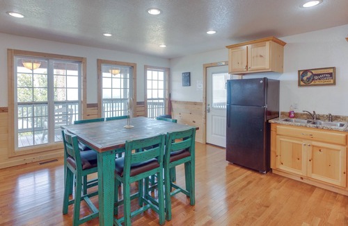 Bryant Cabin | ‘Wood Haven’ Cabin w/ Private Hot Tub, Resort Pool