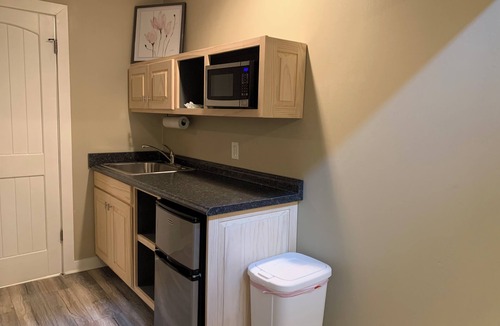 Jasper Hotel | Woodbridge Inn & Tavern