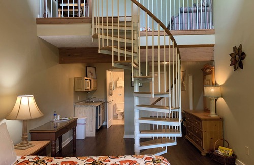 Jasper Hotel | Woodbridge Inn & Tavern