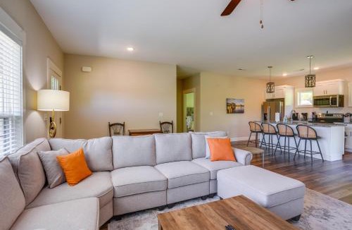 Lookout Valley Neighborhood Association House | Wooded Escape w/Beautiful Backyard + Mtn Views!
