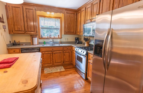 Highlands Hills House | Woodland Hills Retreat - 3 Bedroom Option