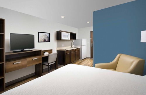 Cleveland Hotel | WoodSpring Suites Cleveland North