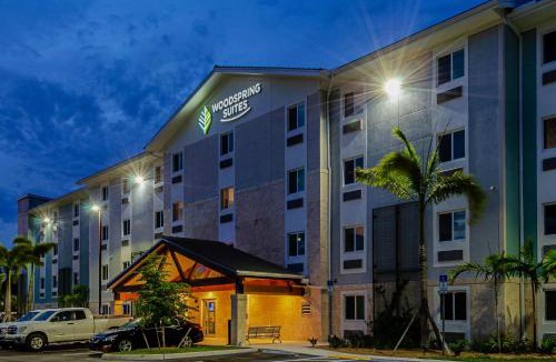Rural Estates Hotel | WoodSpring Suites Naples