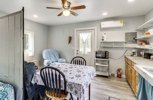 Marydel Cabin | Woodsy + Secluded! Amish Country Retreat in Hartly