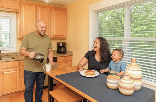 Fairfax House | Work & Explore | Near DC, Metro, Dining!