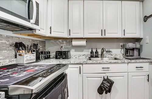 Baldwin Apartment | Work & Play in Baldwin! Cozy Apartment w/Grill