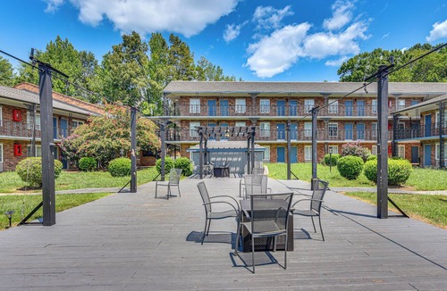 Sheffield Park Apartment | Work & Play! Studio Near Uptown, Hospitals, Sports