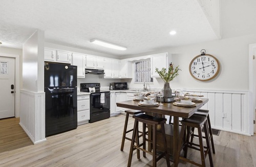 Caton Apartment | Working 9 to Pine by Beyond Expectations: Dog Friendly 3BR w/Views & Game Room