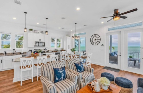 Marathon House | World-Class 5 Bed Villa Oceanfront Pool/Hot tub Sunset Escape Sleeps 12