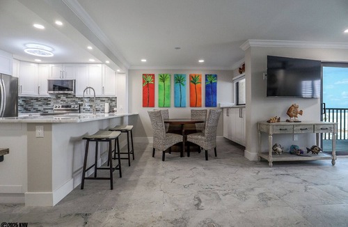 South Island Condo | World Class Sunsets on the Gulf From Your Lanai! Beachfront 2B/2B Sandarac Vacation Condo