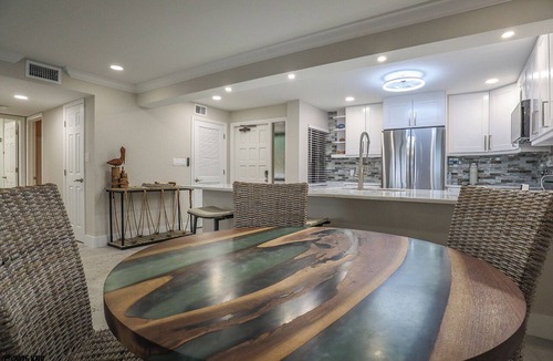 South Island Condo | World Class Sunsets on the Gulf From Your Lanai! Beachfront 2B/2B Sandarac Vacation Condo