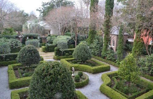 Harleston Village House | Wortham House 3BR/3&1/2b Gothic Carriage House Set in Garden