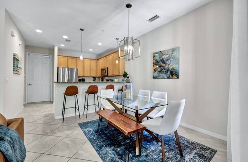 Ole Condo | WOW! Clean, Coastal-Inspired 3 BR 2.5 BA Popular Ole' Resort! - Lely Resort