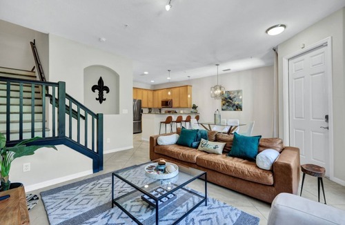 Ole Condo | WOW! Clean, Coastal-Inspired 3 BR 2.5 BA Popular Ole' Resort! - Lely Resort