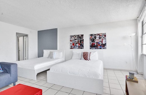 Flamingo/Lummus House | Wow Condo, middle of South Beach, block from Ocean