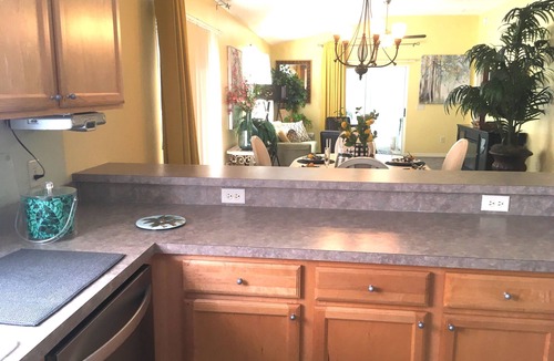 Virginia Trace Villa | WOW. ELEGANT Courtyard Villa, GOLF CART, Walk to Sumter Square & pool, sleep 6+