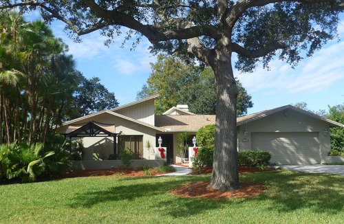 Carrollwood House | WOW - like staying in a park: beautiful lakefront, private heated pool in Tampa!
