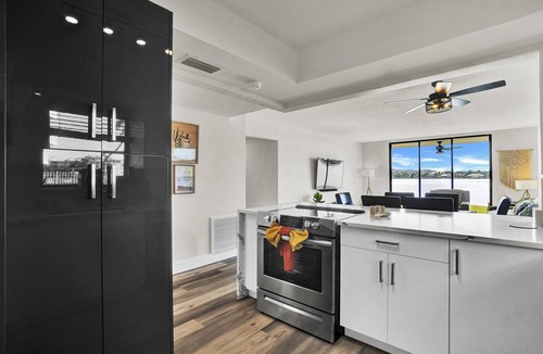Lantana Condo | Wow! Waterfront condo & Boat dock@Palm Beach