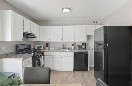 Forest Park Apartment | Wyndham Hills Getaway | Modern Comfort Awaits