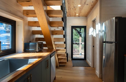 Sugarfork House | XL Treehouse on 7 Trees with Bridge & Platforms - The Hylo