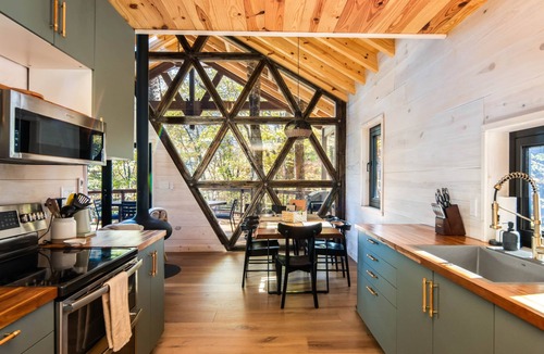 Sugarfork House | XL Treehouse on 7 Trees with Bridge & Platforms - The Hylo