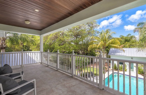 Birch Park Finger Streets House | XMAS Available, Deckland Beach House, 2 mins to the Beach. Family Pool Home!