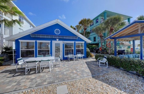 Indian Rocks Beach Cottage | Yachtsman Cottage – Beachfront Charm, Gulf Views, Heated Pool & Walkable Dining