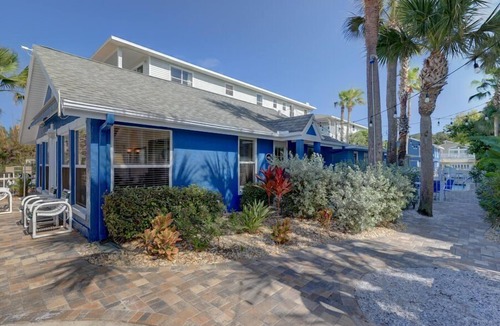 Indian Rocks Beach Cottage | Yachtsman Cottage – Beachfront Charm, Gulf Views, Heated Pool & Walkable Dining