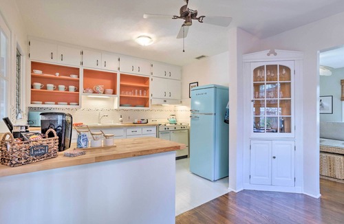 Lake Worth Cottage | Yard & Hot Tub: Historic Lake Worth Cottage!