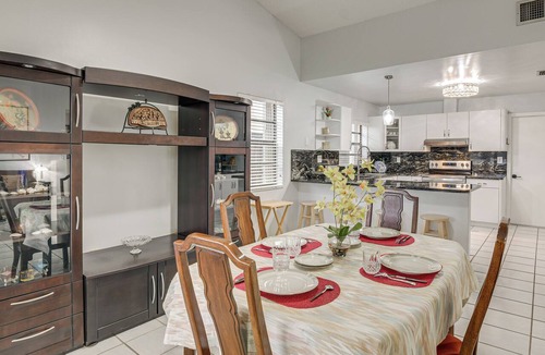 Davie House | Yard & Patio! Lakefront Family Escape in Sunrise