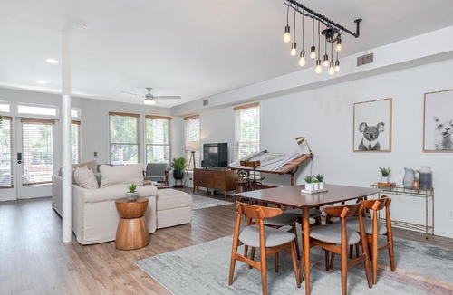 Historic Ybor Apartment | Ybor City Gem I Steps to 7th Ave I Sleeps 6