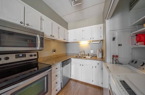 Stone Harbor Condo | Year-Round Waterfront Condo Steps to Downtown Stone Harbor